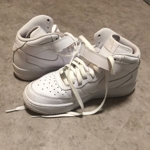 High top Air Force 1’s